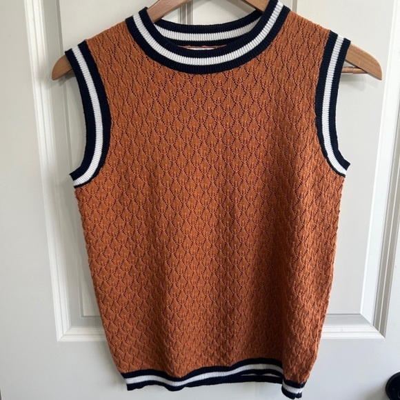 Current Air Sweaters - Like new size S Pointelle sweater vest sleeveless top in a gorgeous rust shade